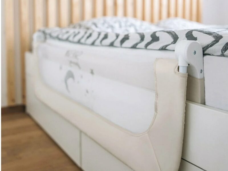 Portable bed rail guard