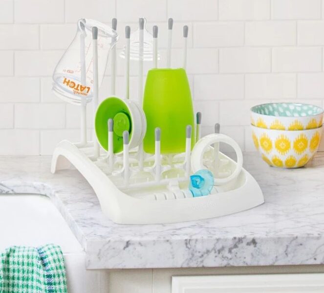 Chicco Well Being, Plastic bottle with silicone tappet, 240ml & Munchkin fold™ bottle drying stands