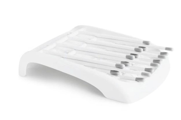 Chicco Well Being, Plastic bottle with silicone tappet, 240ml & Munchkin fold™ bottle drying stands